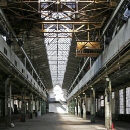 Naxoshalle Frankfurt – Off-Space für Firmenfeiern und Events UEBERRAUM mieten