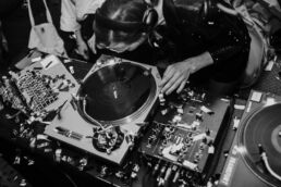 ueberraum dj booking frankfurt