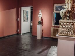 Vielseitig nutzbare alte Werkshalle und moderne Kunst