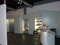 Vielseitig nutzbare alte Werkshalle und moderne Kunst