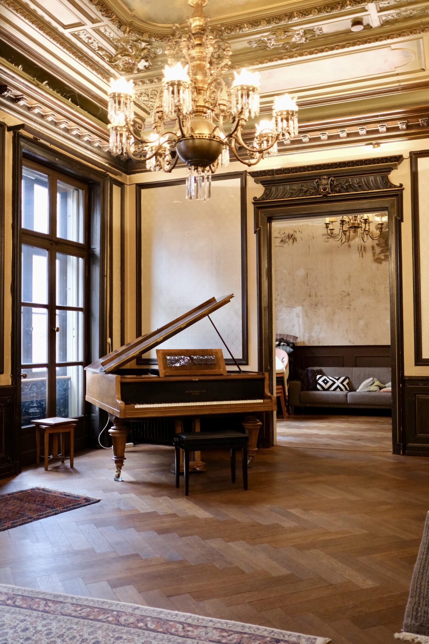 Flügel in historischer Villa